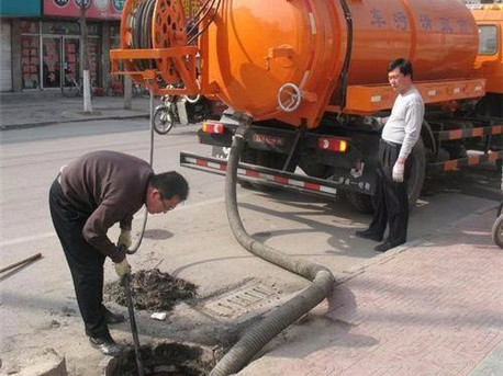 新华镇清掏化粪池，健康生活从这里开始